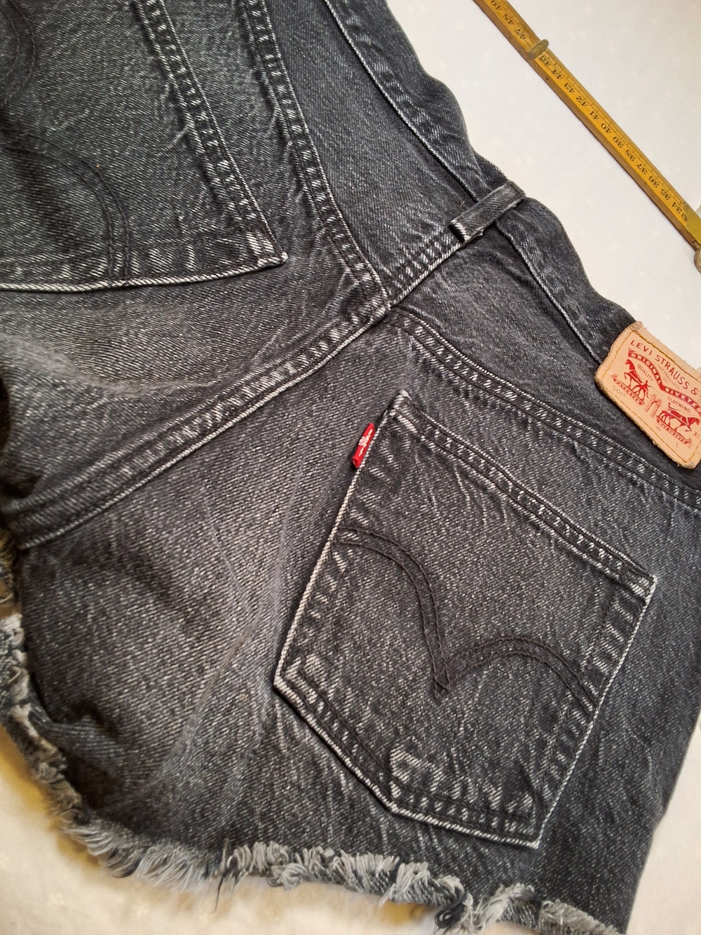 Levi's Womens Gray Straight Jeans Shorts with Signature Back Pocket - Picture 8 of 10